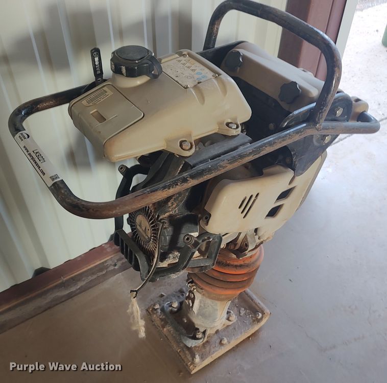 image for item LK9221 Multiquip MTX80  plate compactor