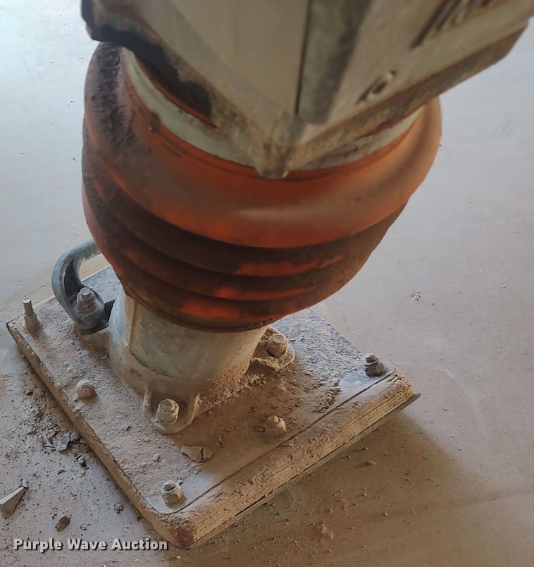 image for item LK9221 Multiquip MTX80  plate compactor