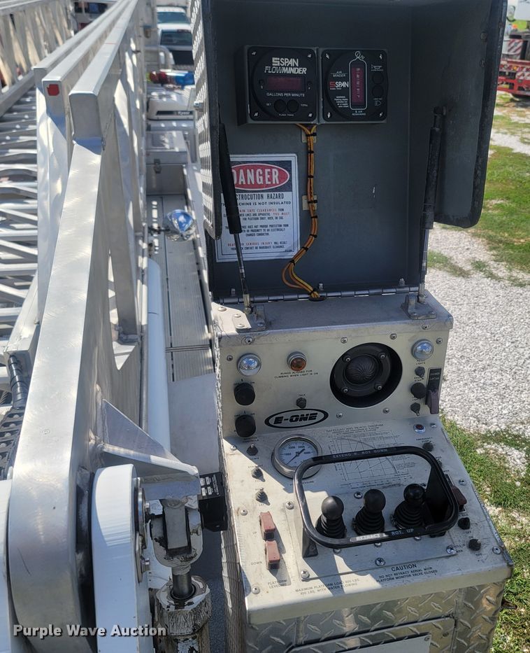 image for item LM9726 1992 Federal Motors Hurricane  aerial platform fire truck