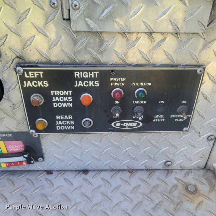 image for item LM9726 1992 Federal Motors Hurricane  aerial platform fire truck