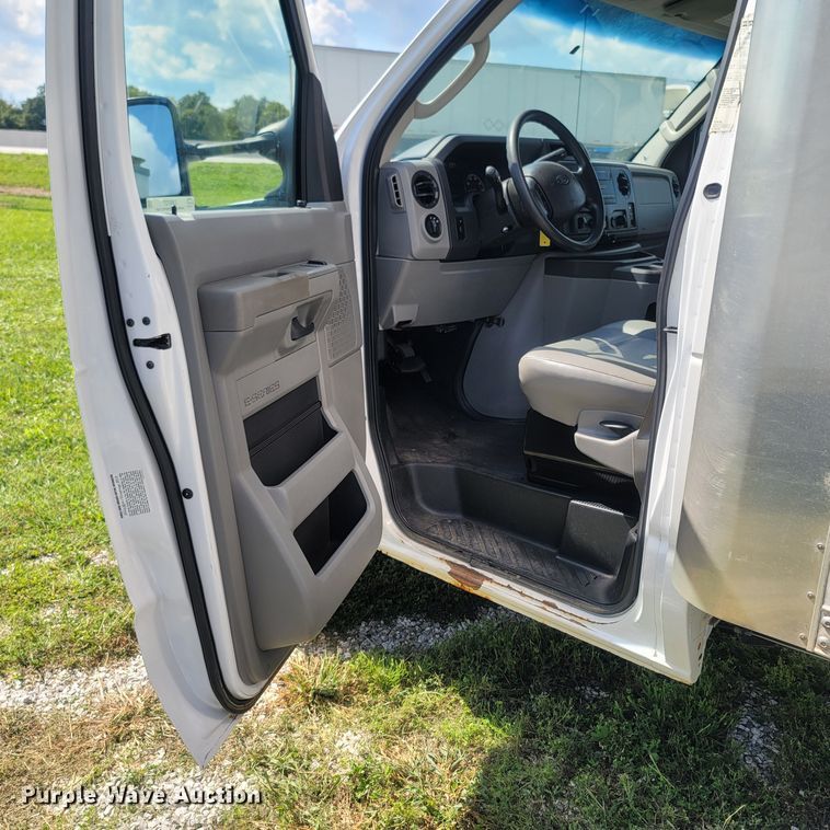 image for item LM9727 2014 Ford E350 Super Duty  box truck