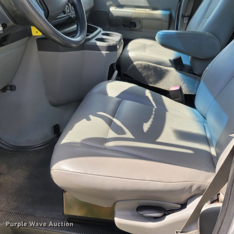 image for item LM9727 2014 Ford E350 Super Duty  box truck