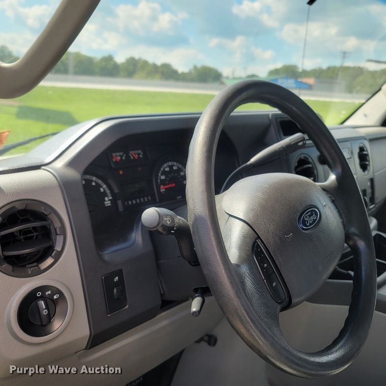 image for item LM9727 2014 Ford E350 Super Duty  box truck