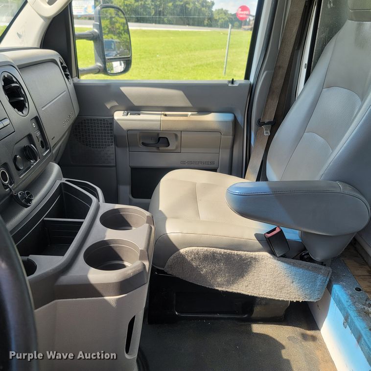 image for item LM9727 2014 Ford E350 Super Duty  box truck