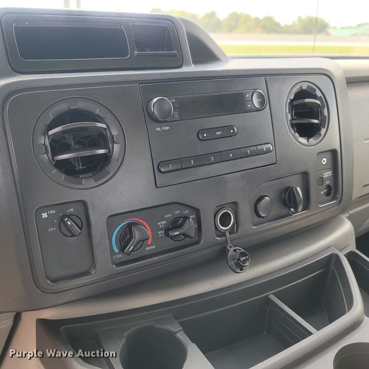 image for item LM9727 2014 Ford E350 Super Duty  box truck