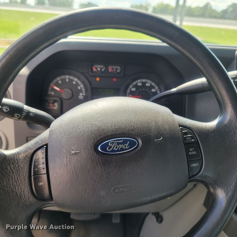 image for item LM9727 2014 Ford E350 Super Duty  box truck