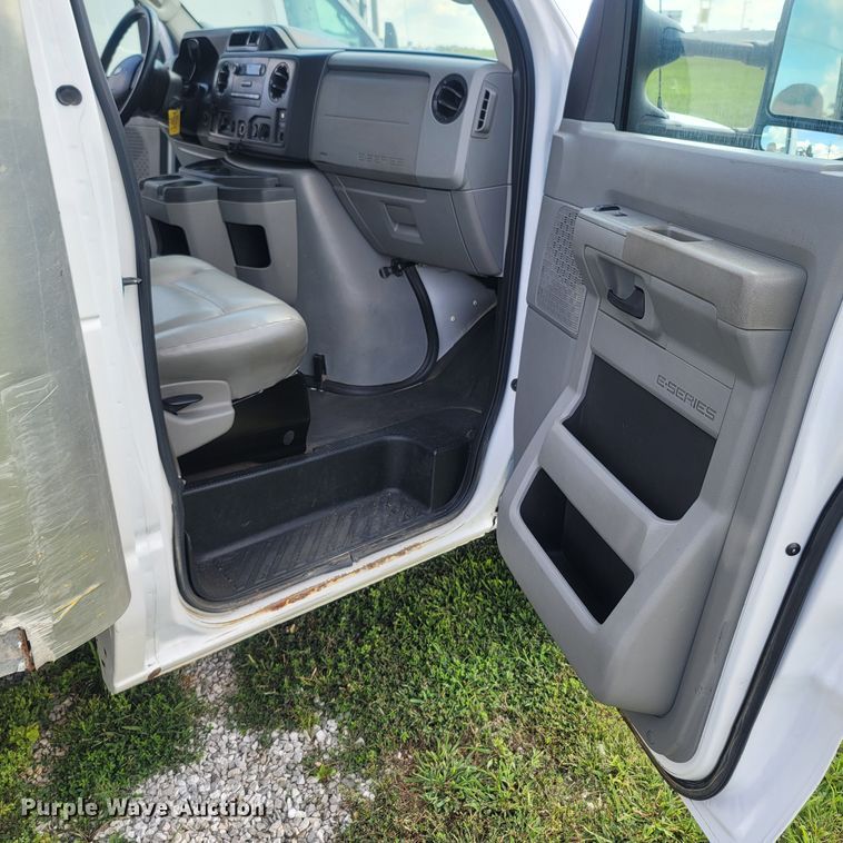 image for item LM9727 2014 Ford E350 Super Duty  box truck