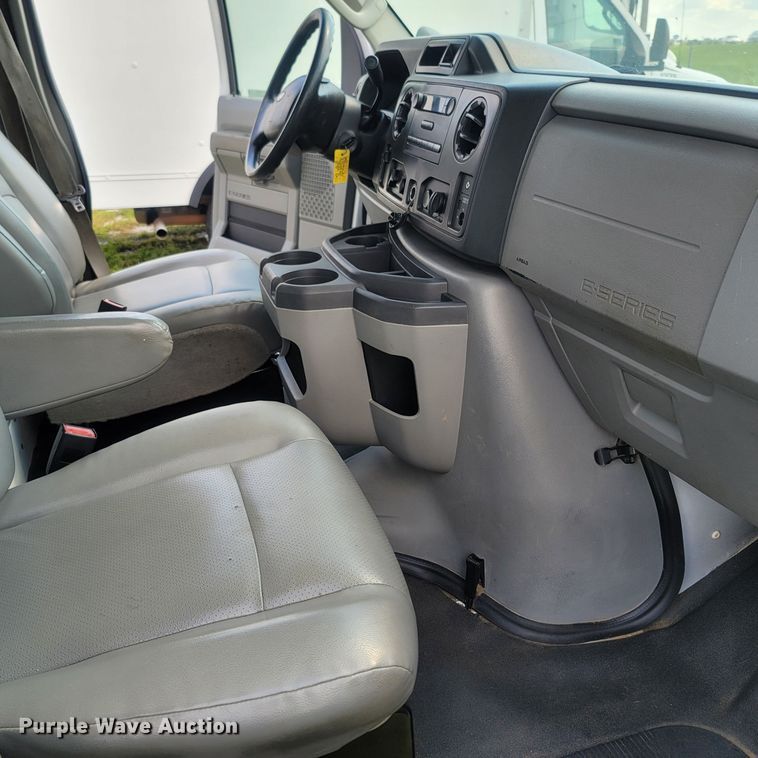 image for item LM9727 2014 Ford E350 Super Duty  box truck