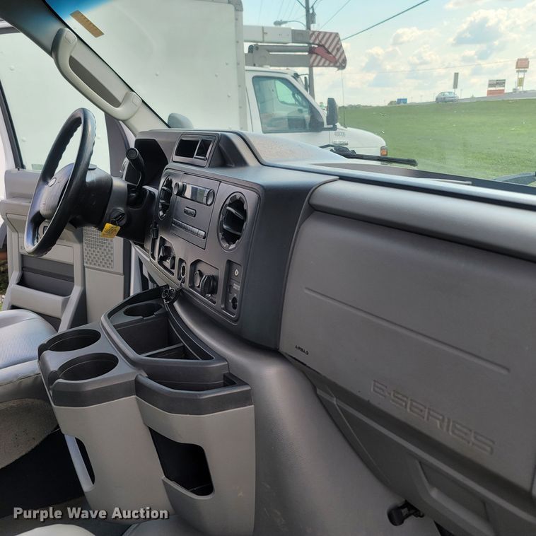 image for item LM9727 2014 Ford E350 Super Duty  box truck