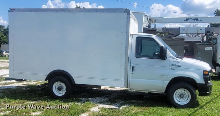 image for item LM9728 2014 Ford E350 Super Duty  box truck