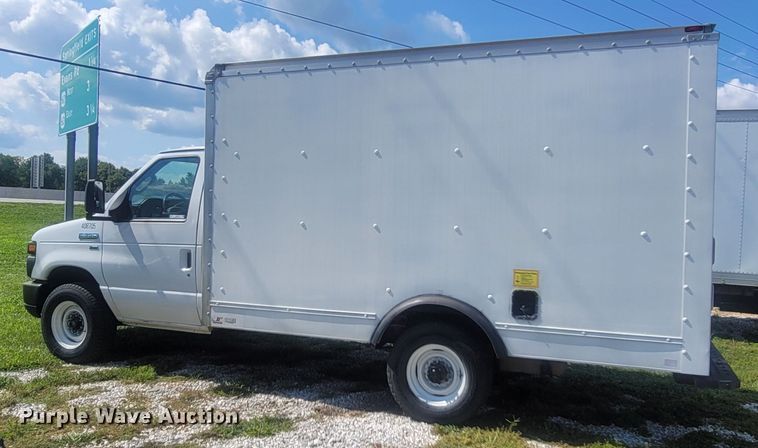 image for item LM9728 2014 Ford E350 Super Duty  box truck