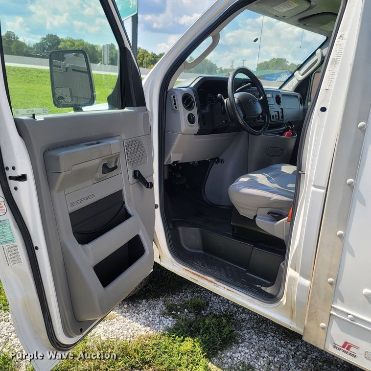 image for item LM9728 2014 Ford E350 Super Duty  box truck