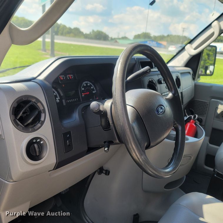 image for item LM9728 2014 Ford E350 Super Duty  box truck