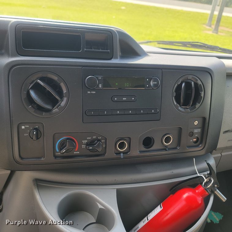 image for item LM9728 2014 Ford E350 Super Duty  box truck