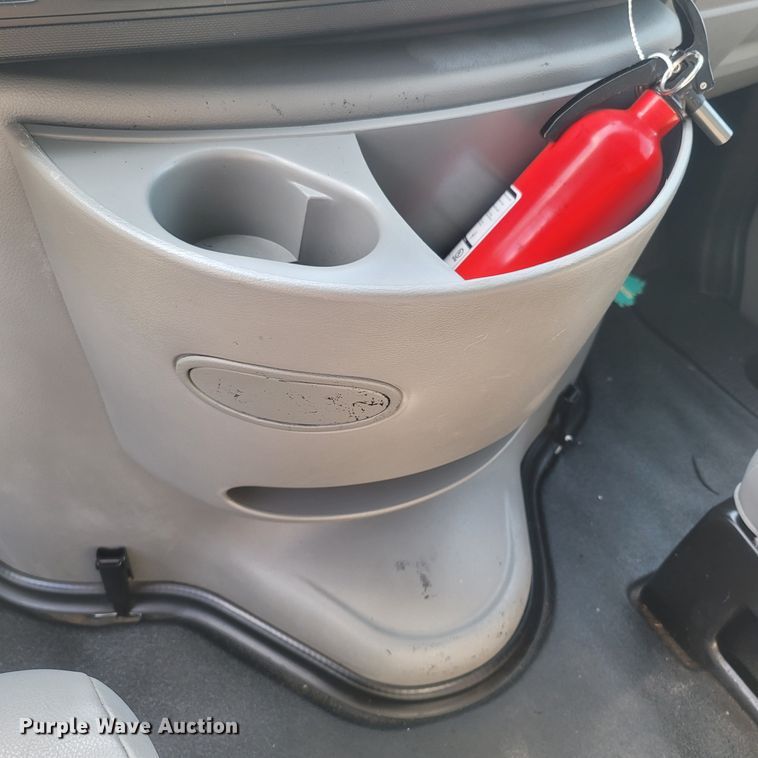 image for item LM9728 2014 Ford E350 Super Duty  box truck