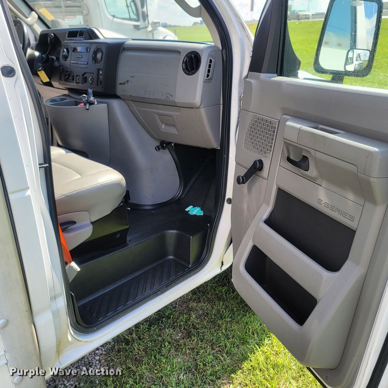 image for item LM9728 2014 Ford E350 Super Duty  box truck