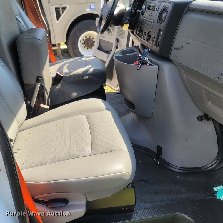 image for item LM9728 2014 Ford E350 Super Duty  box truck