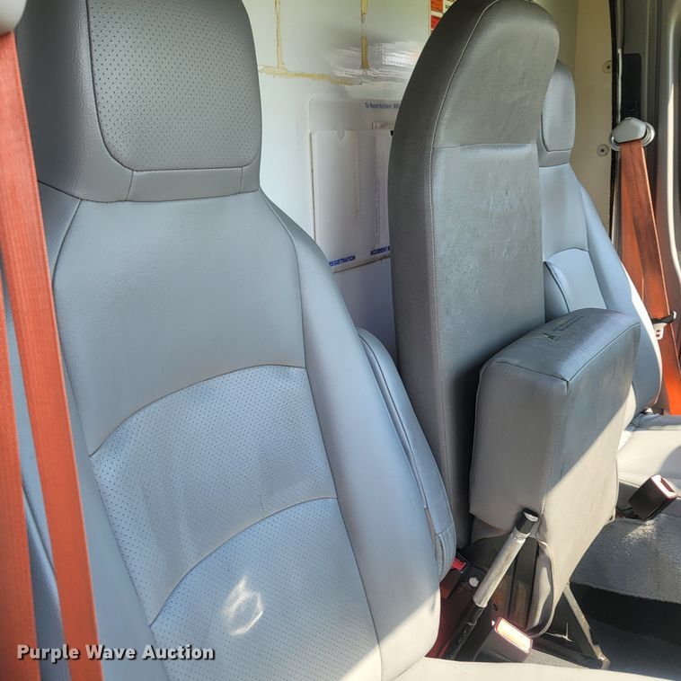 image for item LM9728 2014 Ford E350 Super Duty  box truck