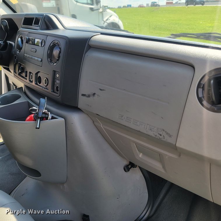 image for item LM9728 2014 Ford E350 Super Duty  box truck