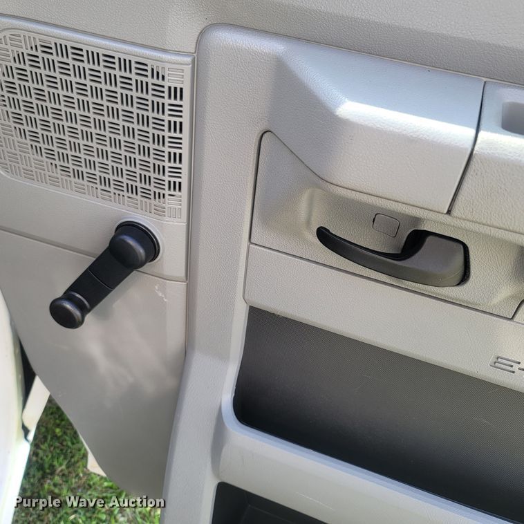 image for item LM9728 2014 Ford E350 Super Duty  box truck