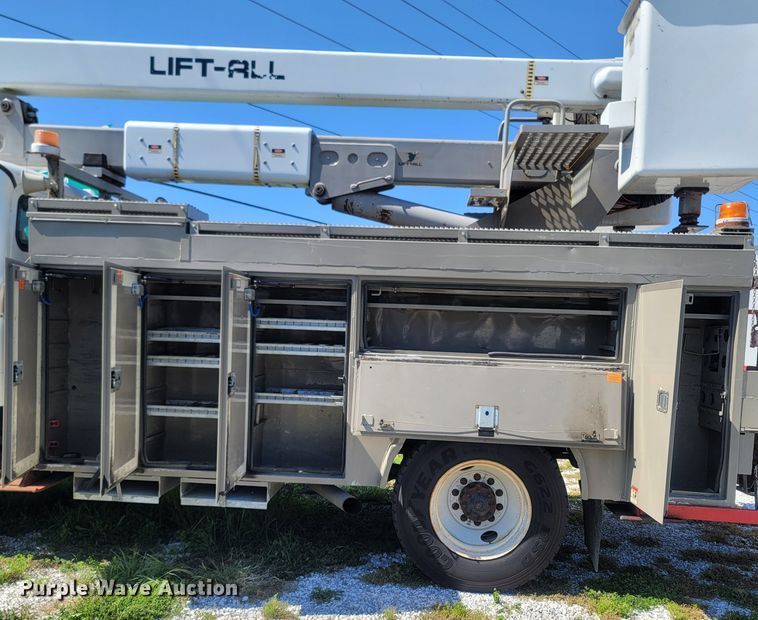 image for item LM9729 2007 Freightliner Business Class M2  bucket truck