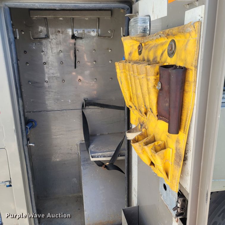 image for item LM9729 2007 Freightliner Business Class M2  bucket truck