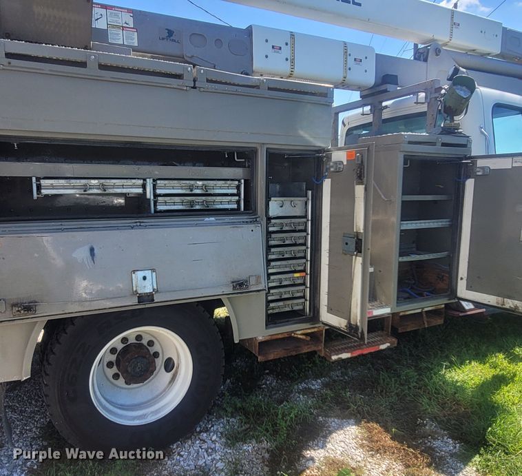 image for item LM9729 2007 Freightliner Business Class M2  bucket truck