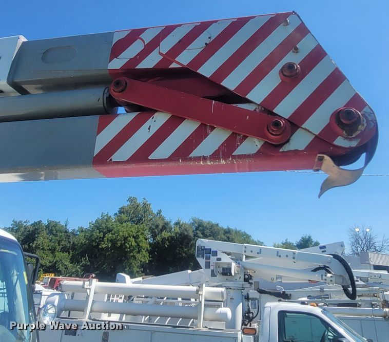 image for item LM9729 2007 Freightliner Business Class M2  bucket truck