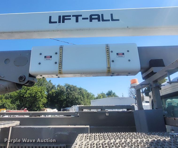 image for item LM9729 2007 Freightliner Business Class M2  bucket truck