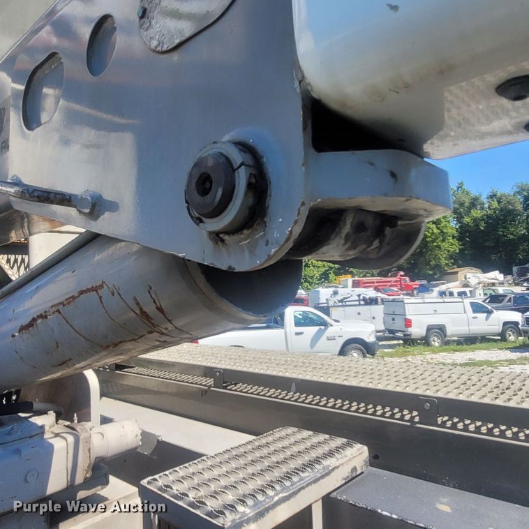 image for item LM9729 2007 Freightliner Business Class M2  bucket truck