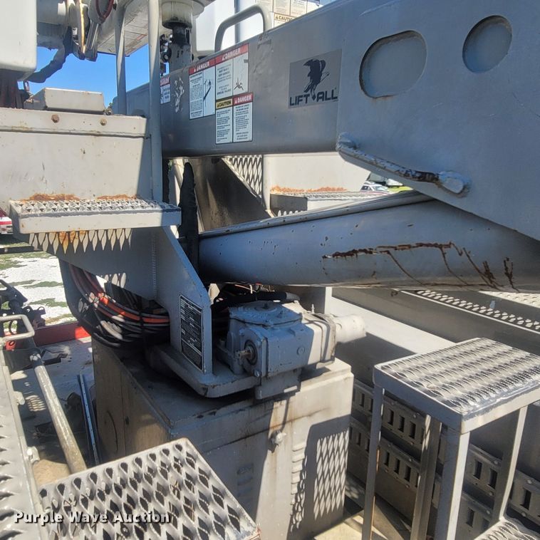 image for item LM9729 2007 Freightliner Business Class M2  bucket truck