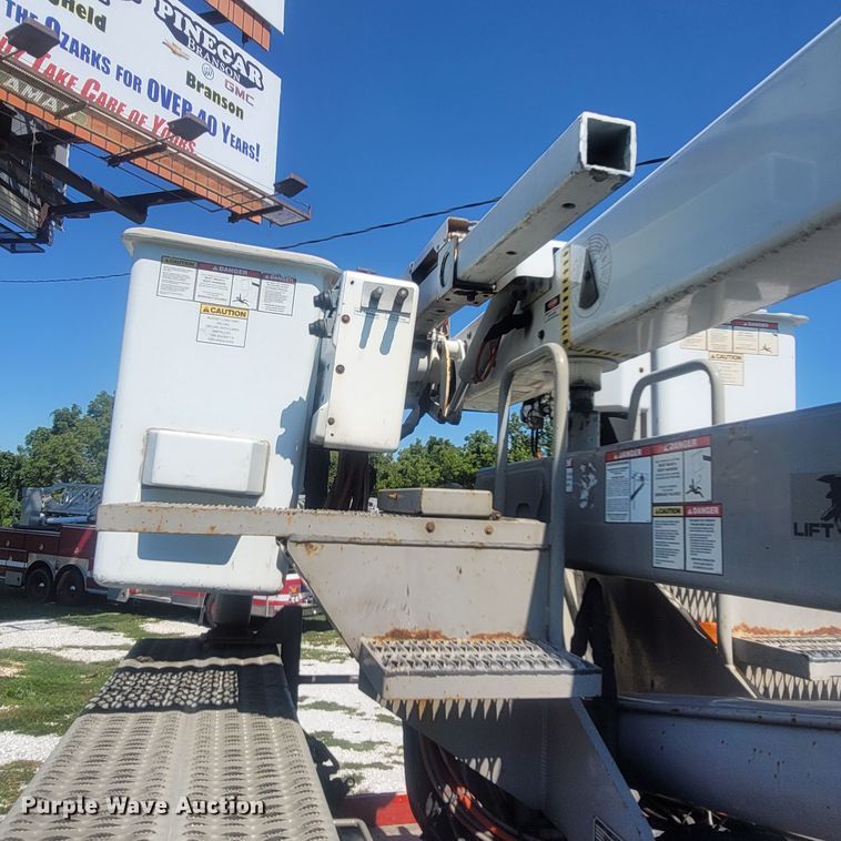 image for item LM9729 2007 Freightliner Business Class M2  bucket truck