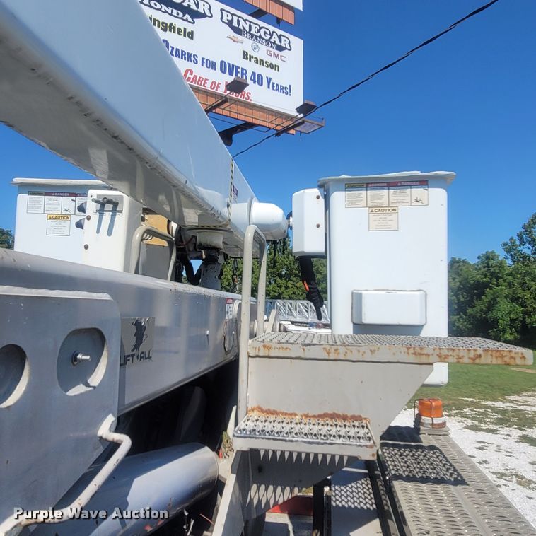 image for item LM9729 2007 Freightliner Business Class M2  bucket truck