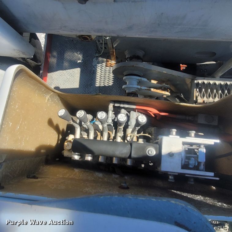 image for item LM9729 2007 Freightliner Business Class M2  bucket truck