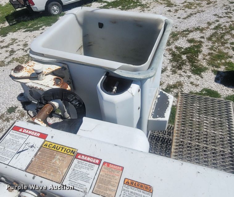 image for item LM9729 2007 Freightliner Business Class M2  bucket truck