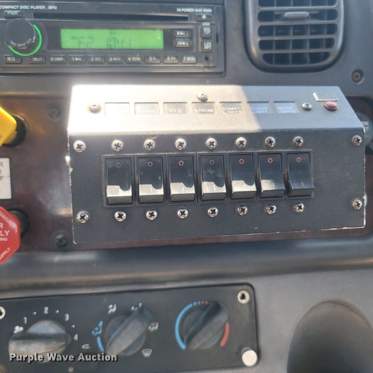 image for item LM9729 2007 Freightliner Business Class M2  bucket truck