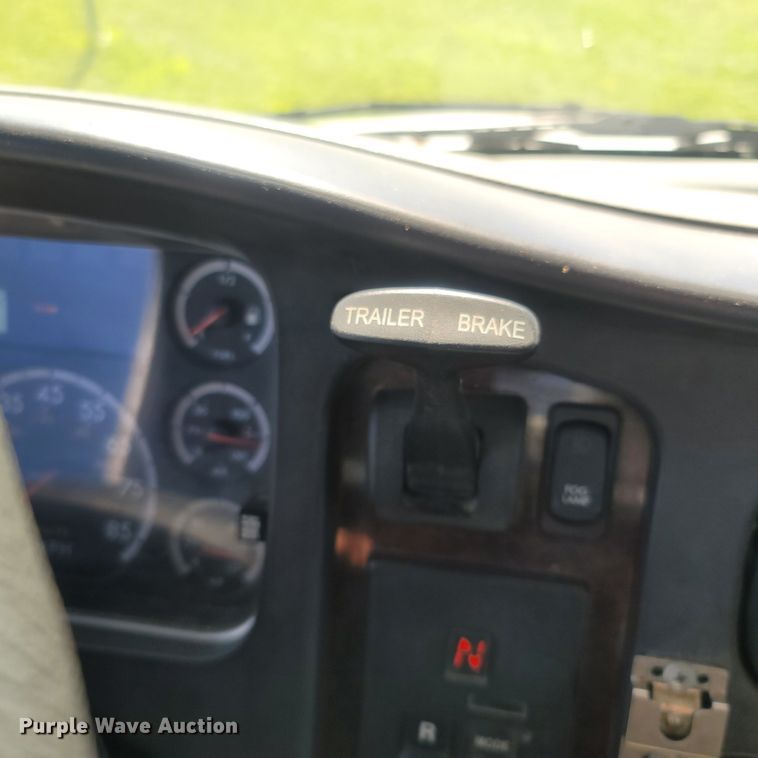 image for item LM9729 2007 Freightliner Business Class M2  bucket truck