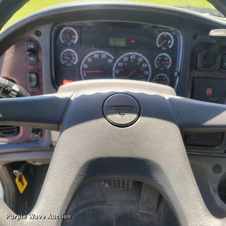 image for item LM9729 2007 Freightliner Business Class M2  bucket truck