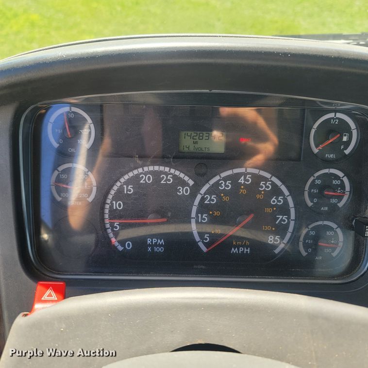 image for item LM9729 2007 Freightliner Business Class M2  bucket truck