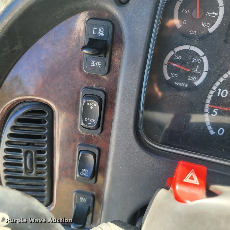 image for item LM9729 2007 Freightliner Business Class M2  bucket truck