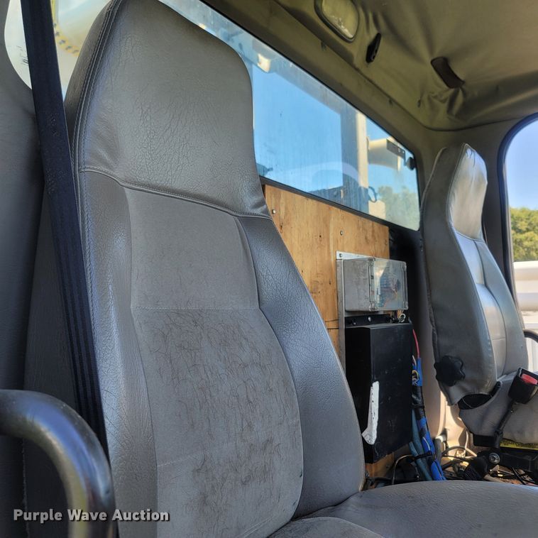 image for item LM9729 2007 Freightliner Business Class M2  bucket truck