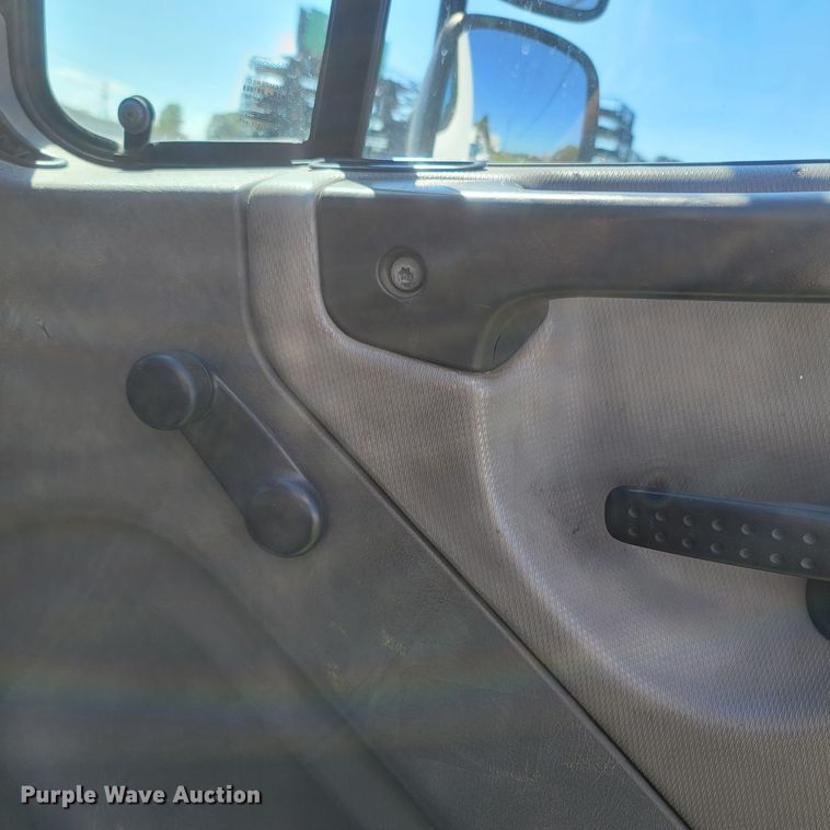 image for item LM9729 2007 Freightliner Business Class M2  bucket truck