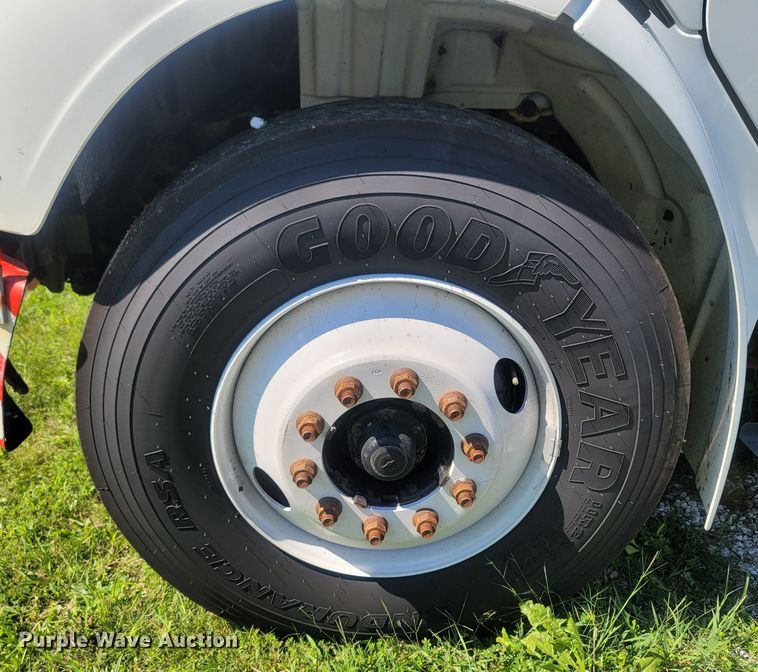 image for item LM9729 2007 Freightliner Business Class M2  bucket truck