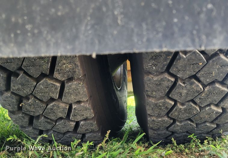 image for item LM9729 2007 Freightliner Business Class M2  bucket truck