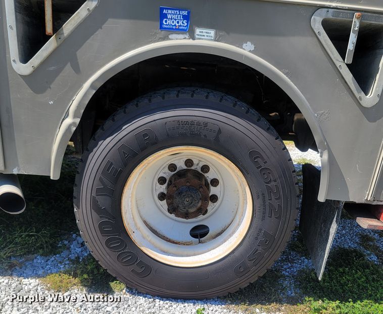 image for item LM9729 2007 Freightliner Business Class M2  bucket truck