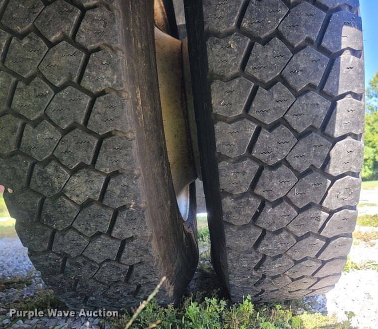 image for item LM9729 2007 Freightliner Business Class M2  bucket truck