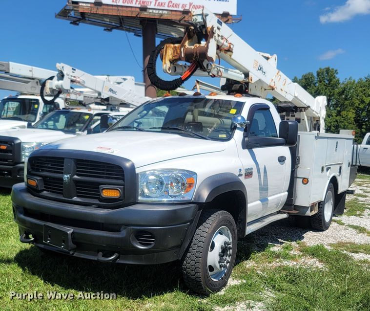image for item LM9730 2009 Dodge Ram 5500HD  bucket truck