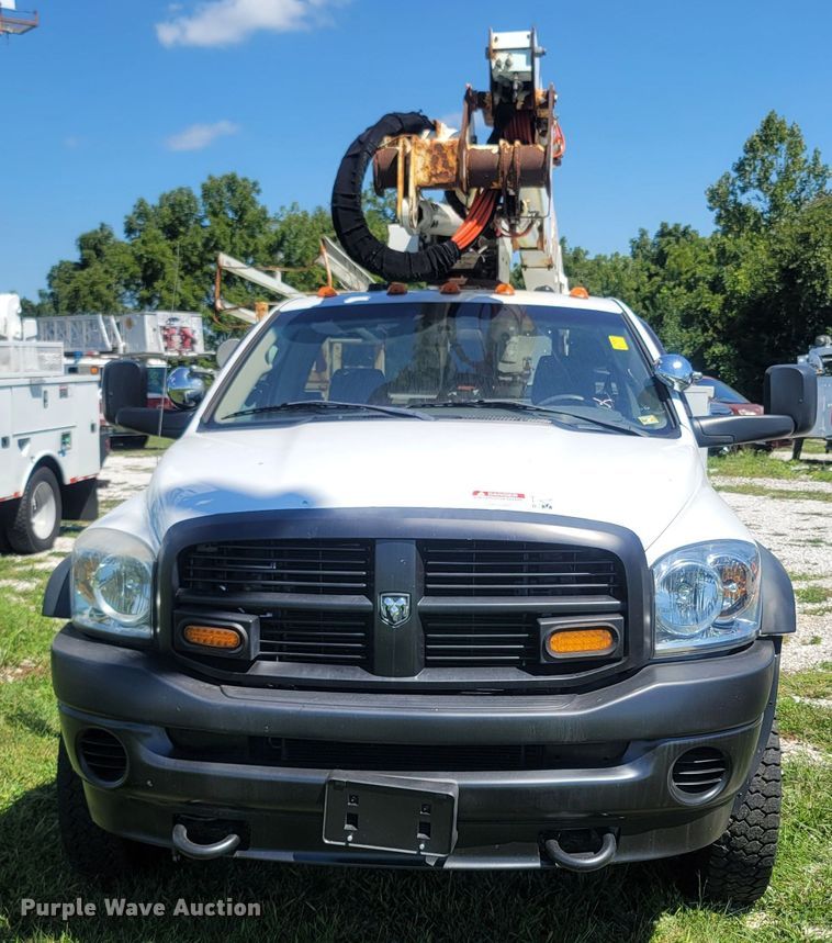 image for item LM9730 2009 Dodge Ram 5500HD  bucket truck