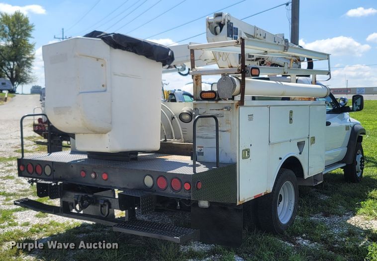 image for item LM9730 2009 Dodge Ram 5500HD  bucket truck