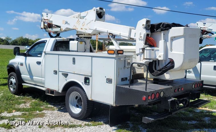 image for item LM9730 2009 Dodge Ram 5500HD  bucket truck